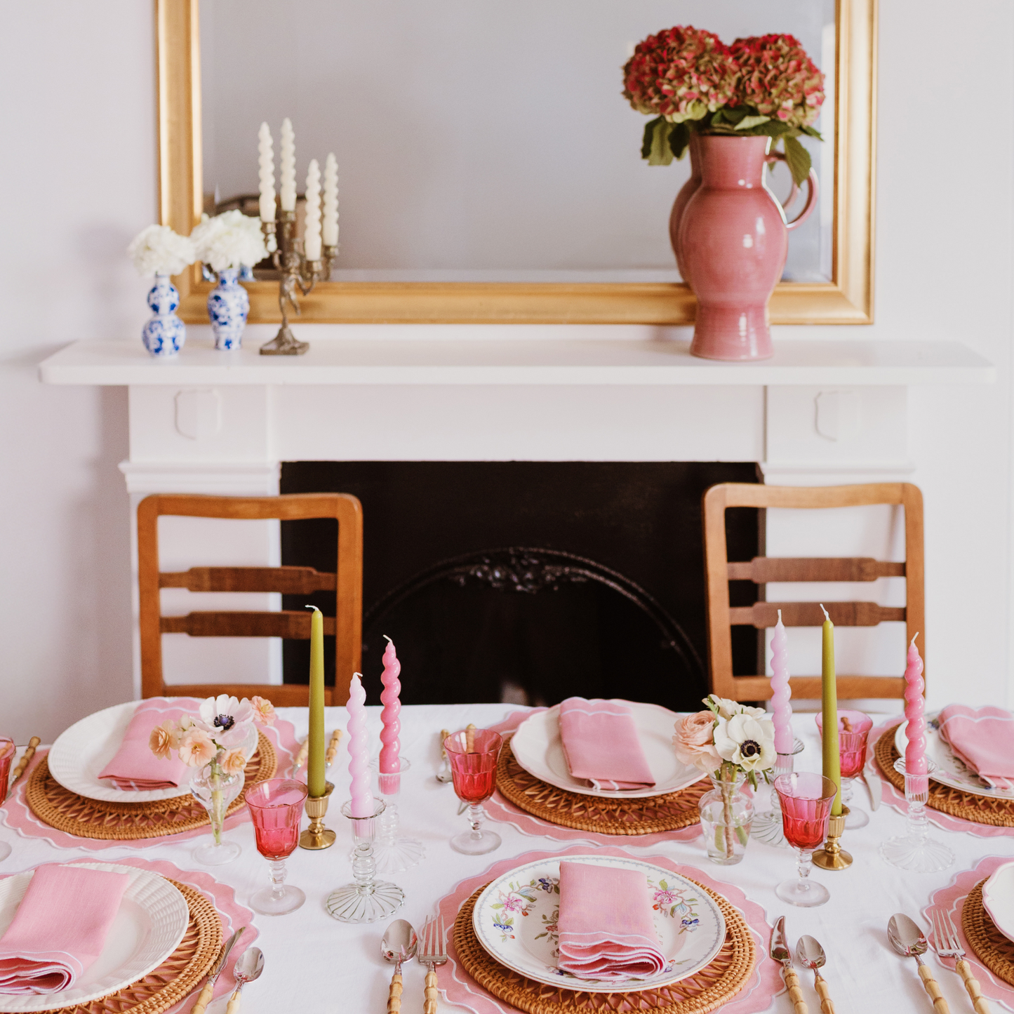 Set of 4 - Linen Scalloped Edged Placemats - Pink