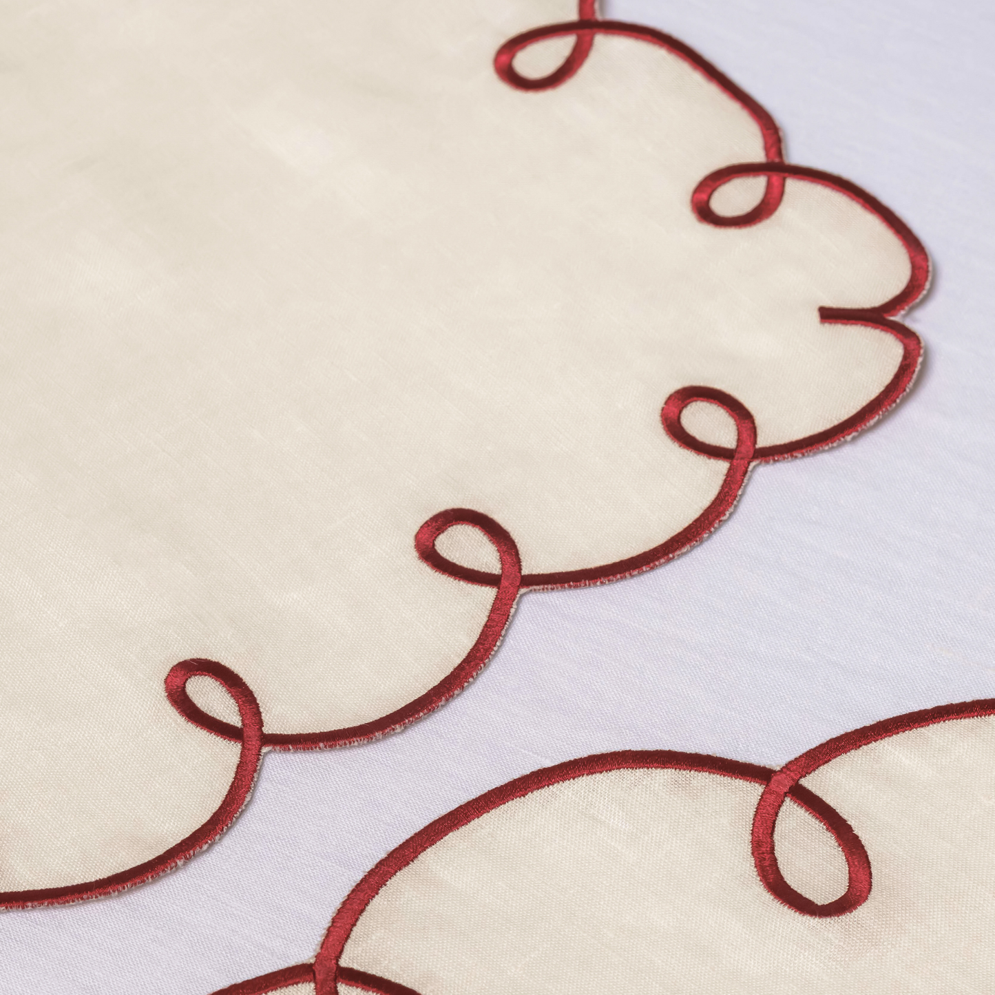 Bon Bon - Linen Scalloped Edged Placemat - Ivory with Garnet (set of 4)