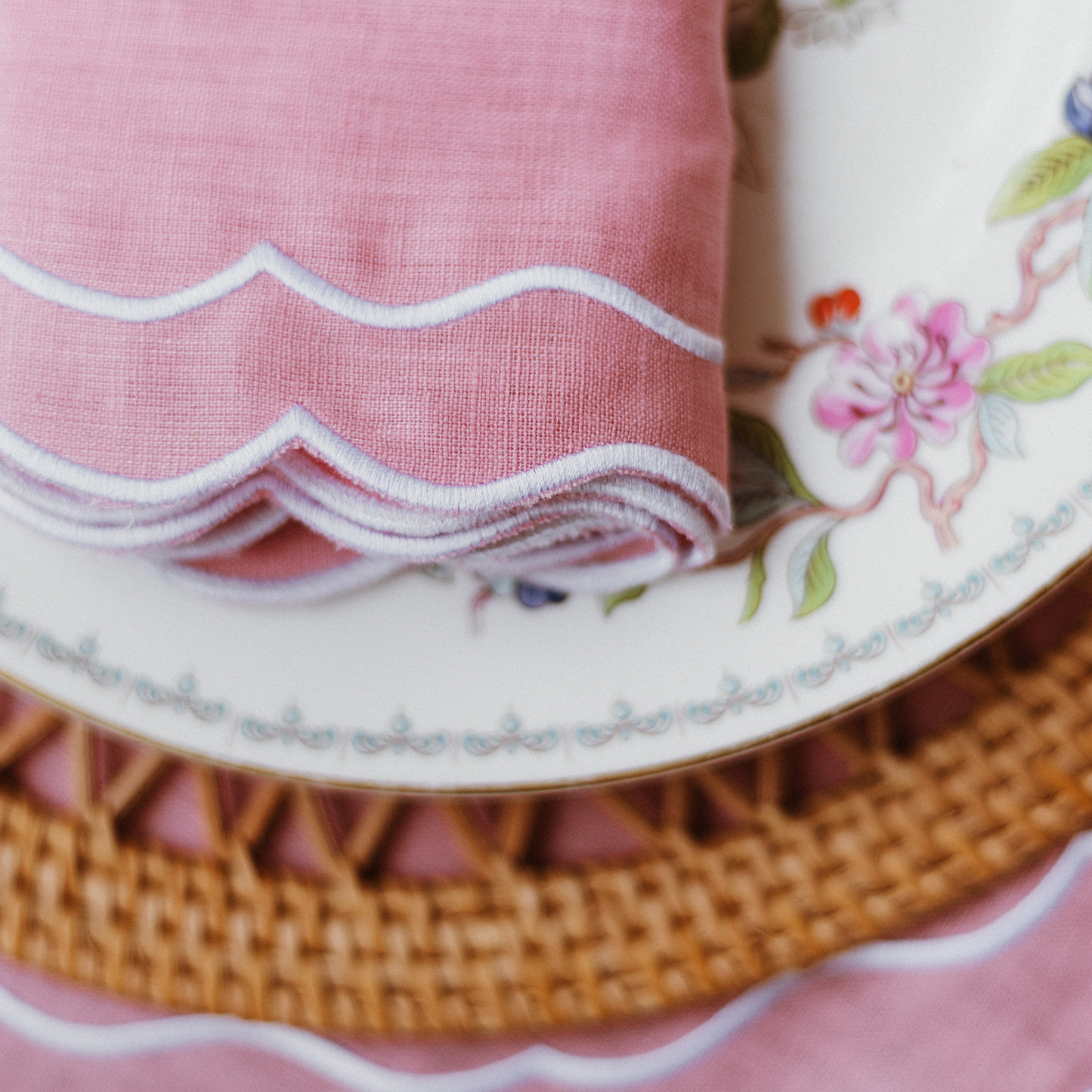 Set of 4 - Linen Scalloped Edged Napkins - Pink