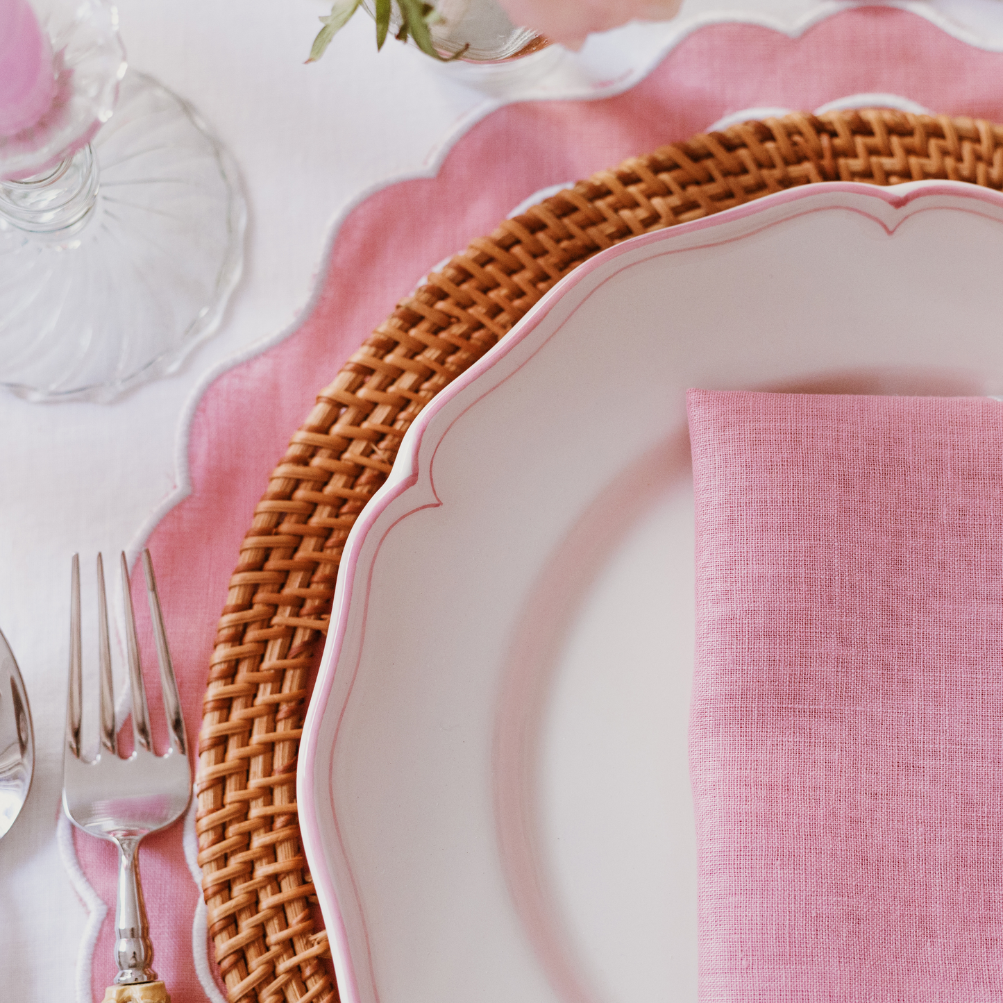 Set of 4 - Linen Scalloped Edged Placemats - Pink