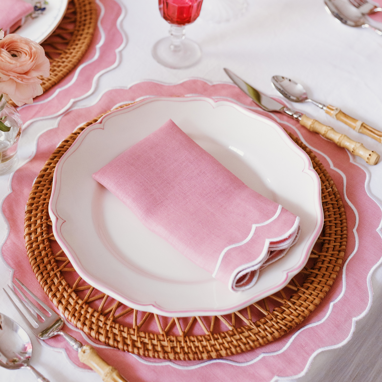 Set of 4 - Linen Scalloped Edged Napkins - Pink