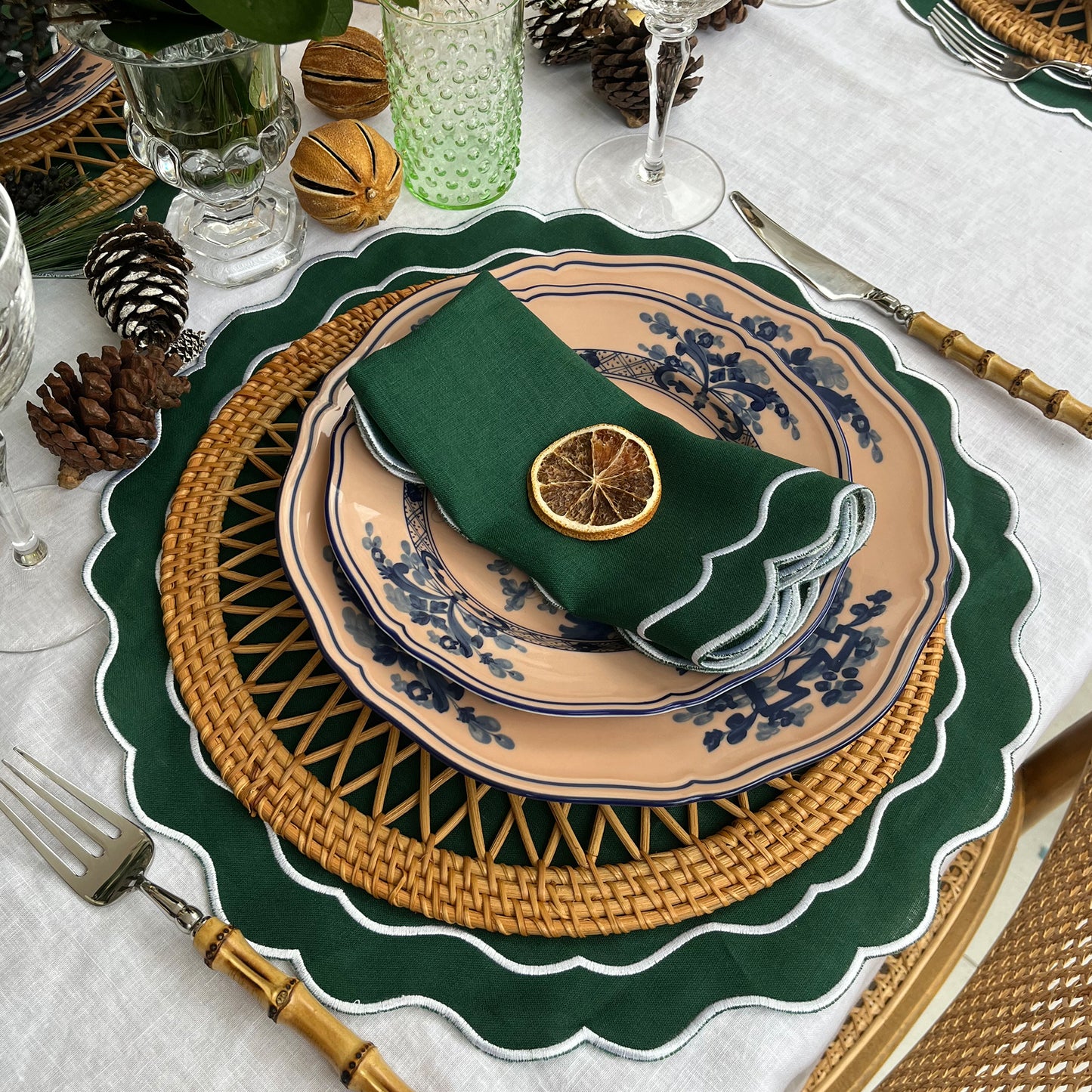 Set of 4 - Linen Scalloped Edged Placemats - Emerald Green