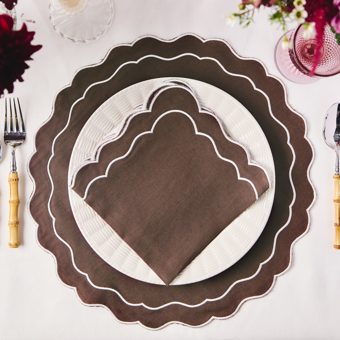 Set of 4 - Linen Scalloped Edged Napkins - Chocolate