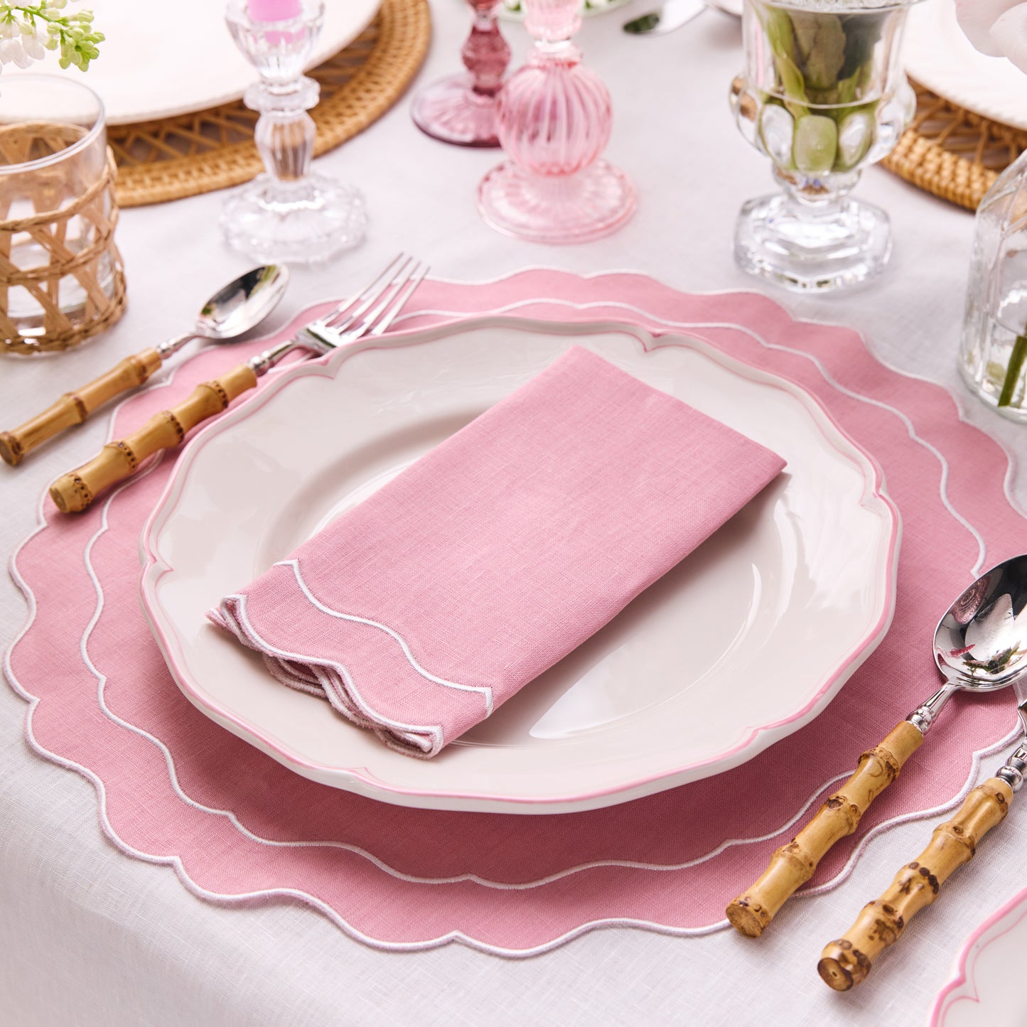 Set of 4 - Linen Scalloped Edged Placemats - Pink