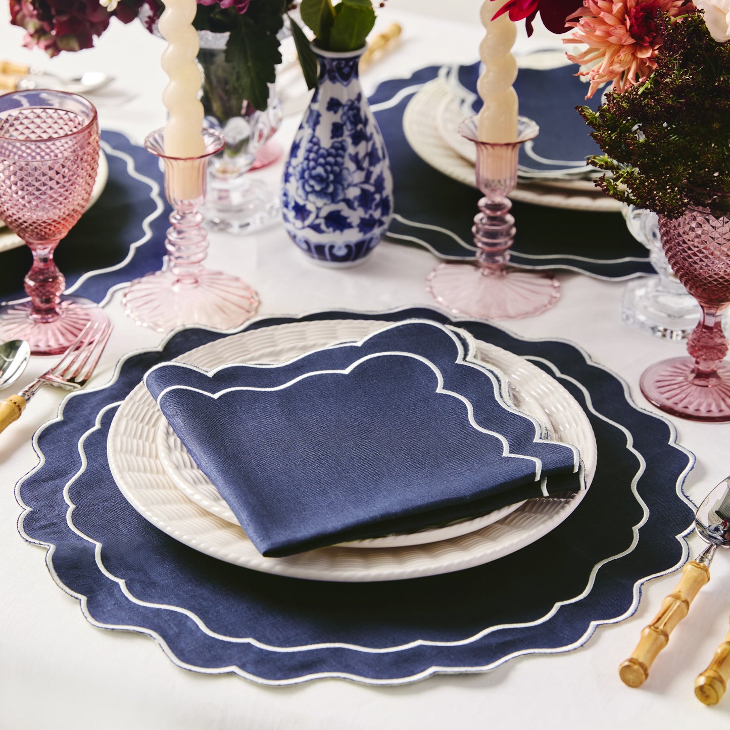 Set of 4 - Linen Scalloped Edged Placemats - Oxford Blue