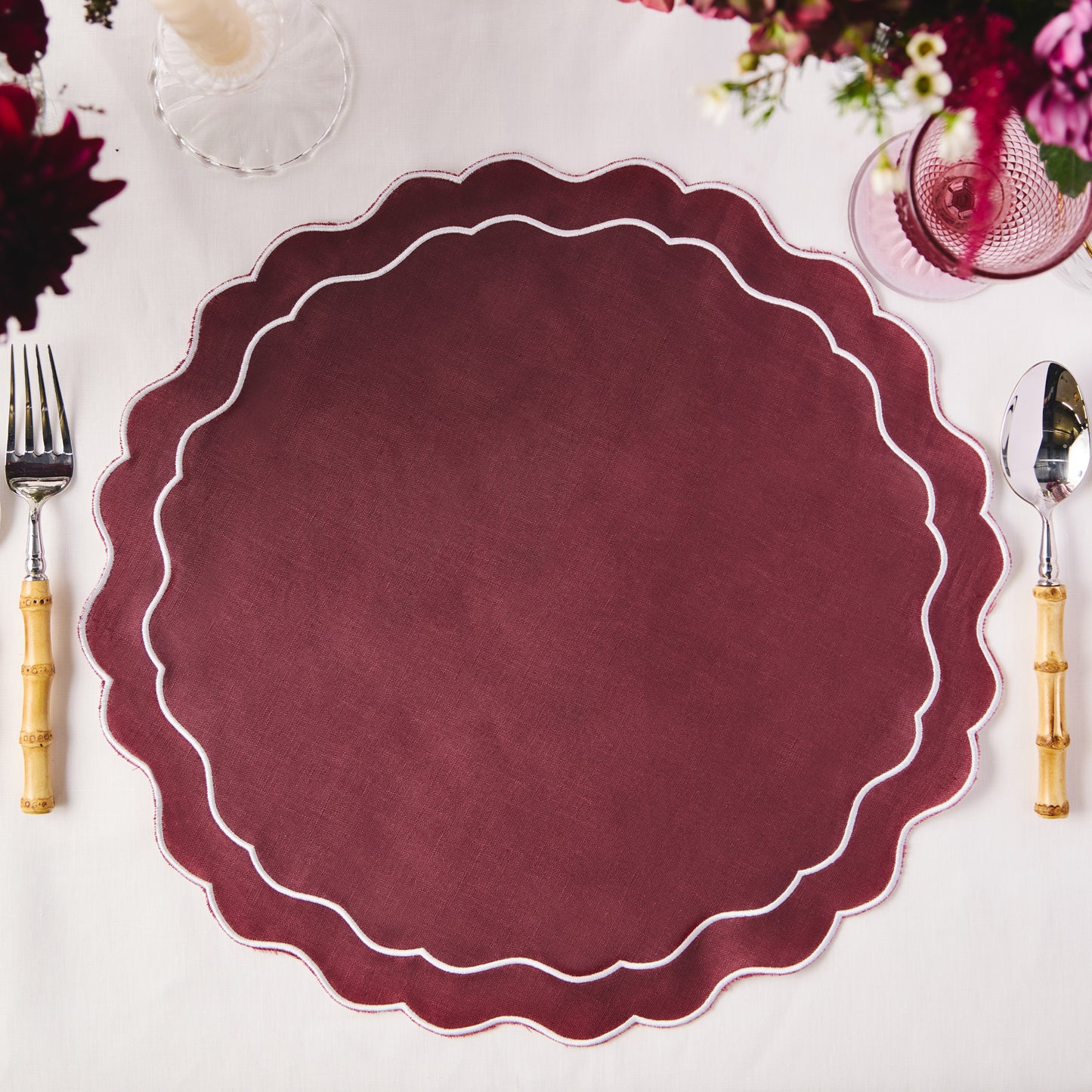 Lot de 4 sets de table en lin à bords festonnés - Rouge cerise
