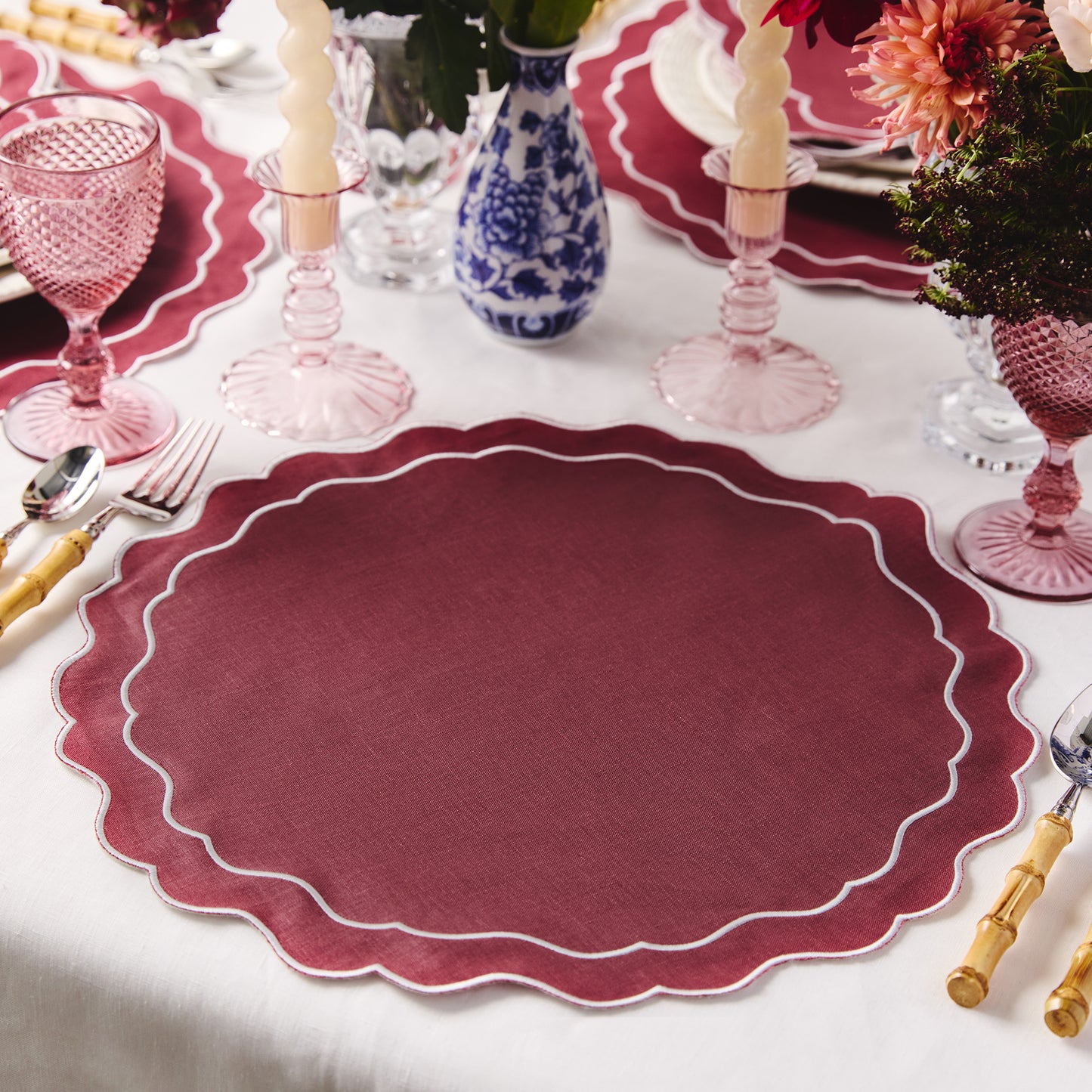 Lot de 4 sets de table en lin à bords festonnés - Rouge cerise