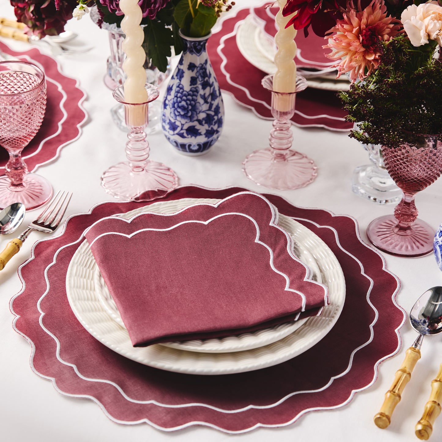 Lot de 4 sets de table en lin à bords festonnés - Rouge cerise
