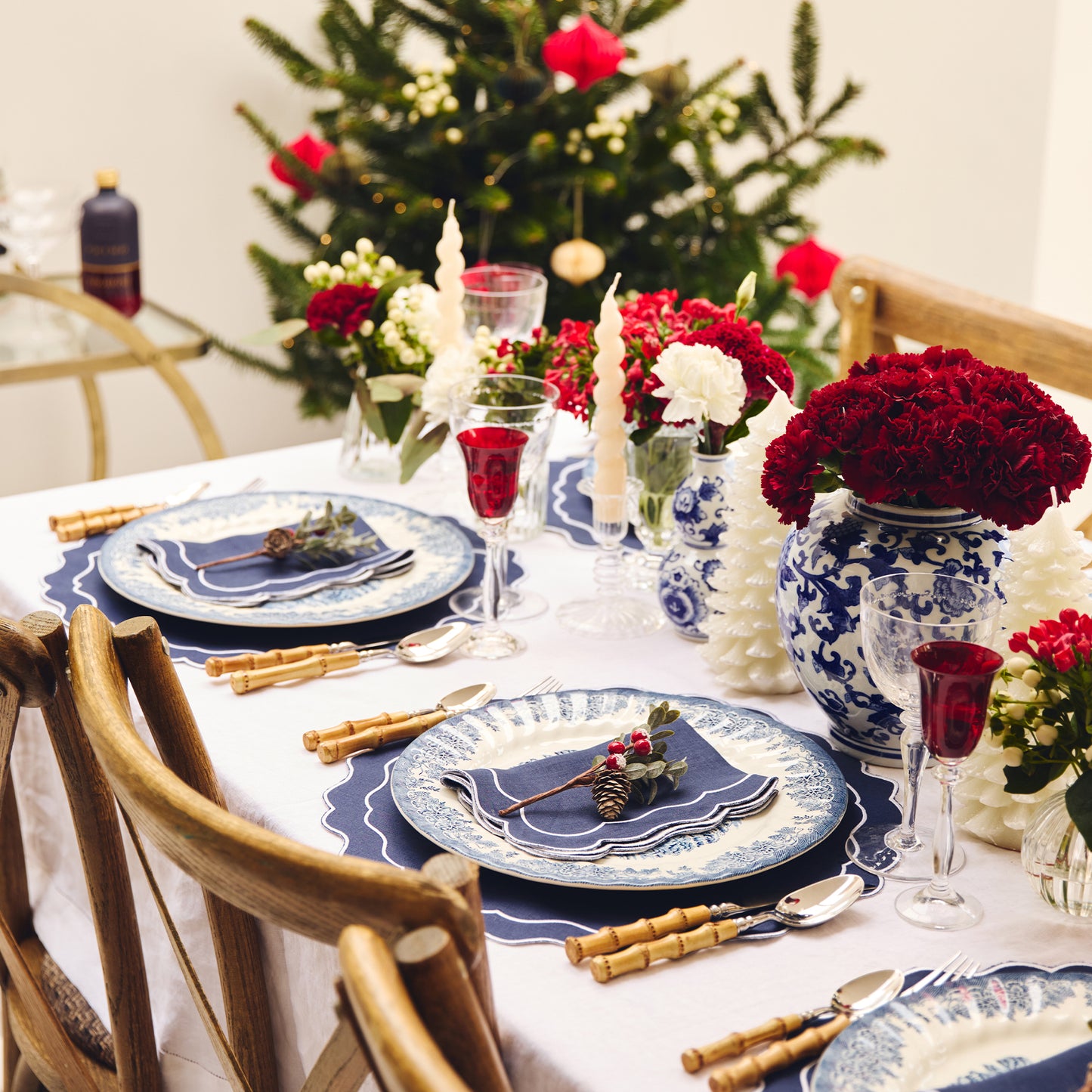 Set of 4 - Linen Scalloped Edged Napkins - Oxford Blue