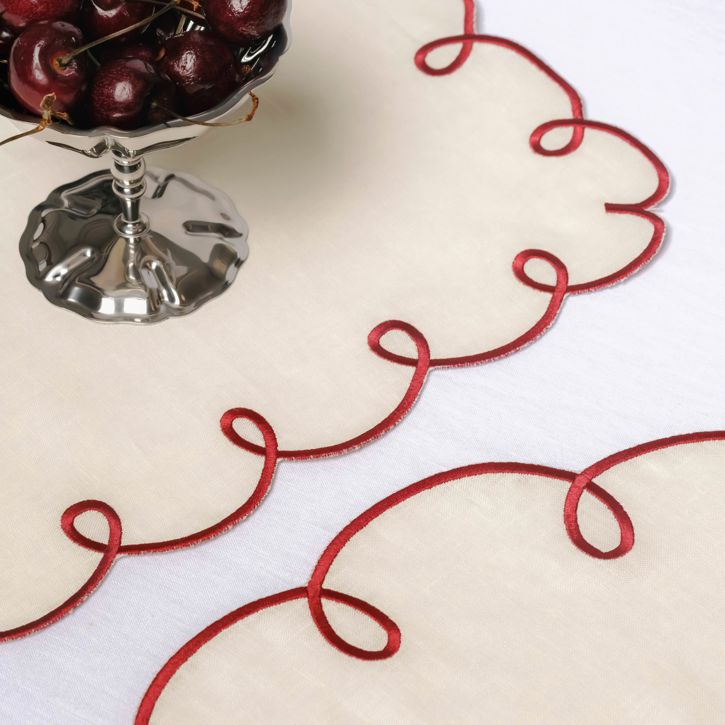 Bon Bon - Linen Scalloped Edged Placemat - Ivory with Garnet (set of 4)