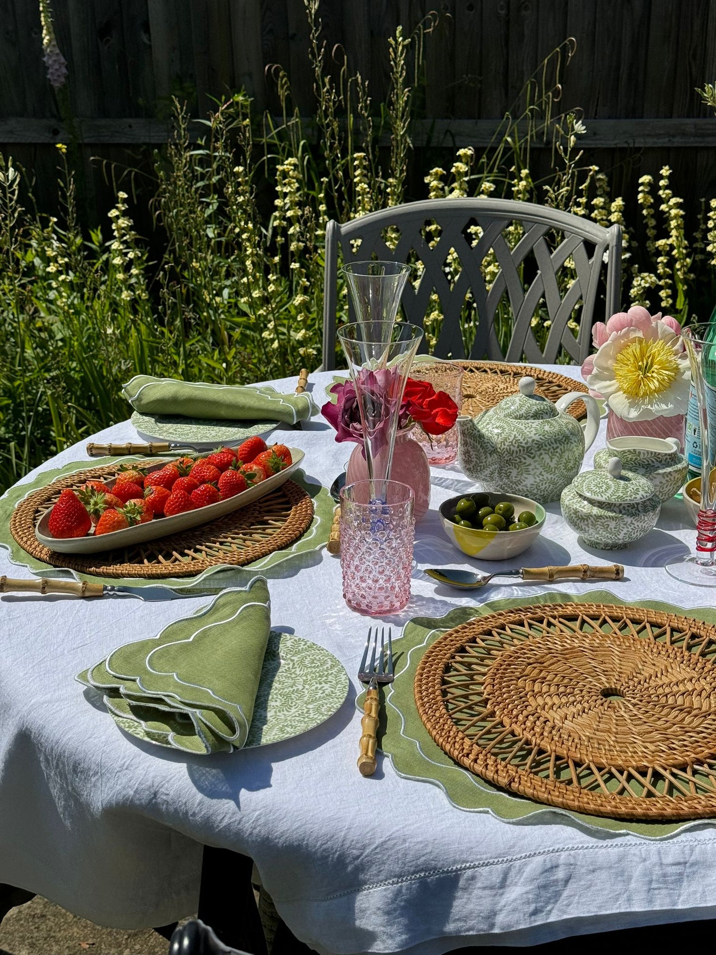 Set of 4 - Linen Scalloped Edged Placemats - Green