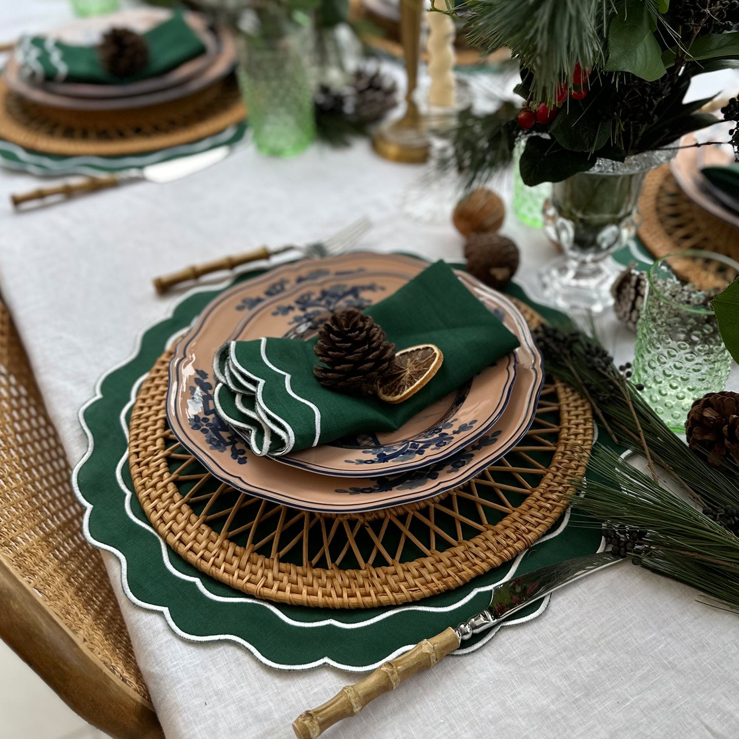 Set of 4 - Linen Scalloped Edged Placemats - Emerald Green